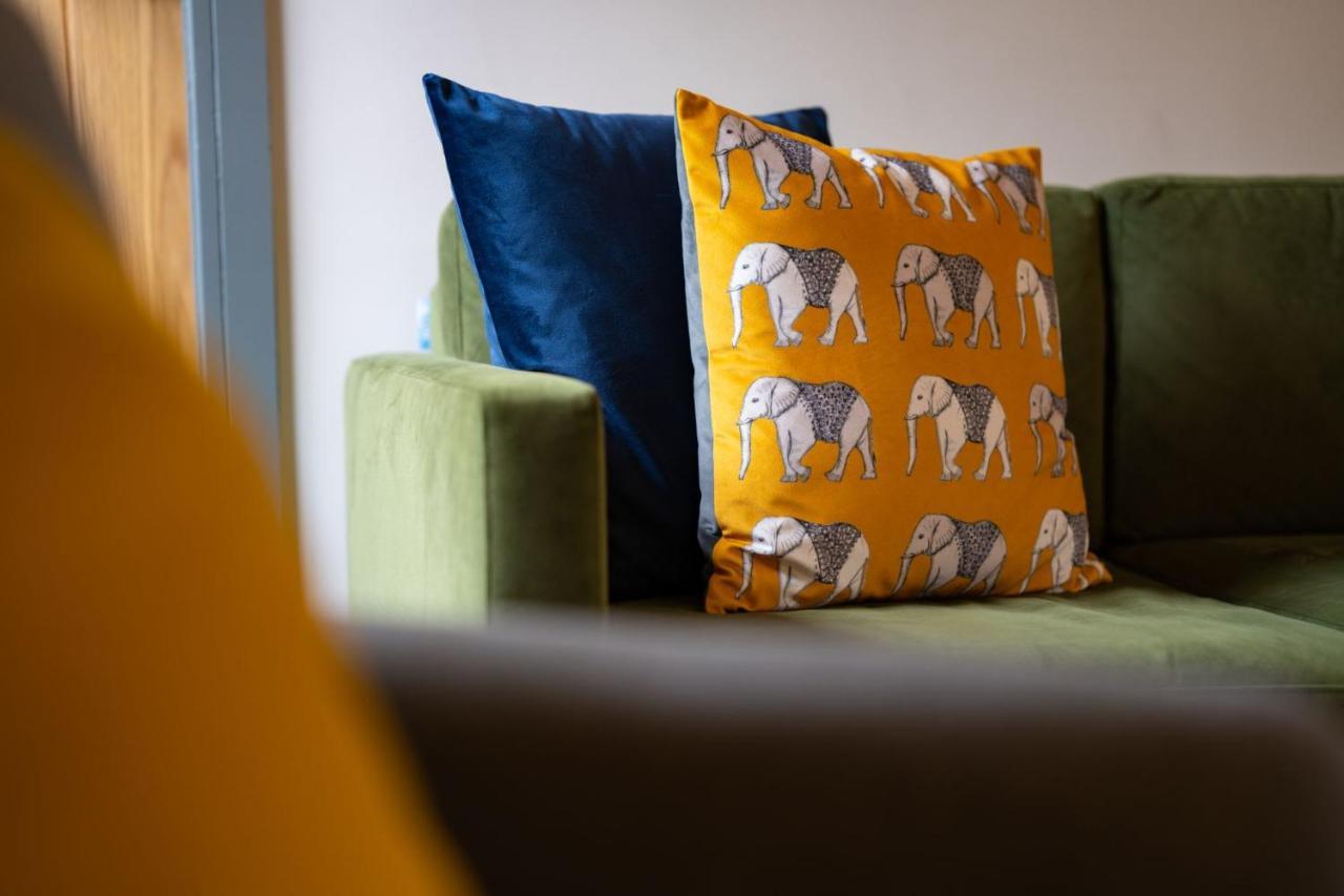 Spacious - Contemporary 2Br Apartment - Central Ambleside - Parking 外观 照片