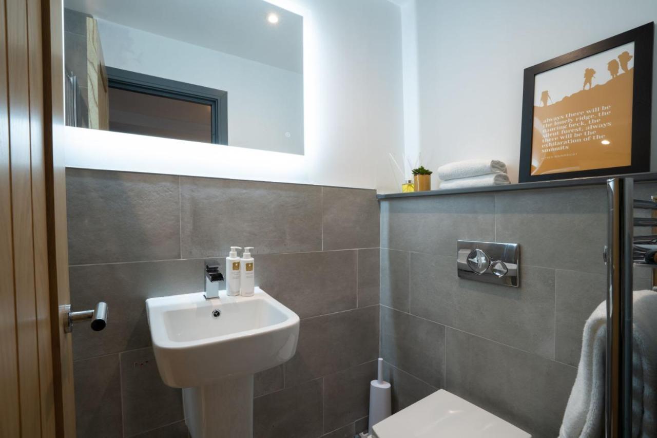 Spacious - Contemporary 2Br Apartment - Central Ambleside - Parking 外观 照片
