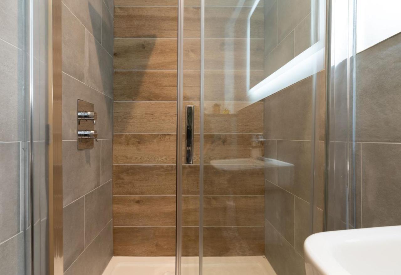 Spacious - Contemporary 2Br Apartment - Central Ambleside - Parking 外观 照片